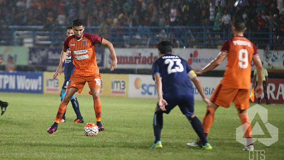 Pusamania Borneo FC imbang 2-2 dengan Arema Cronus di pekan 33 Torabika Soccer Championship. - INDOSPORT